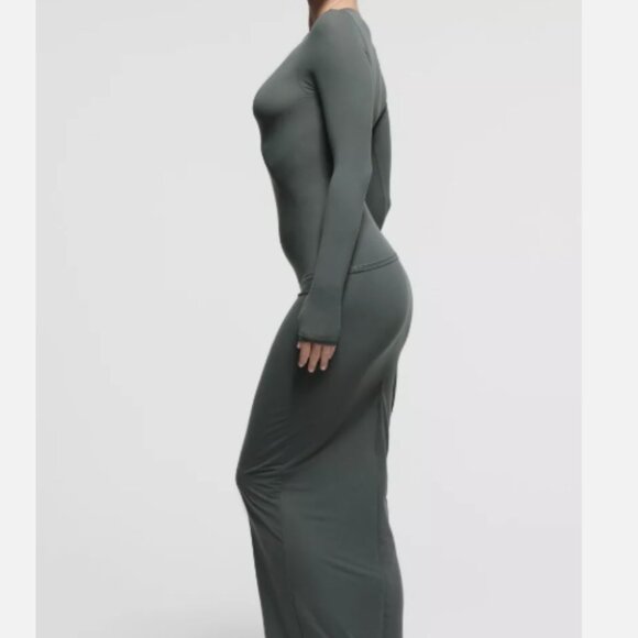 Skims Fits Everybody Maxi Skirt & Top - Picture 1 of 6